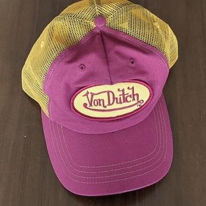 Von Dutch trucker hat y2k